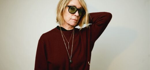 Kim Gordon anuncia su tercer álbum de estudio, Play Me
