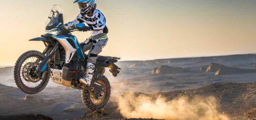 La nueva CFMoto es una gran alternativa a las adventure premium: ¿con qué motos se enfrenta