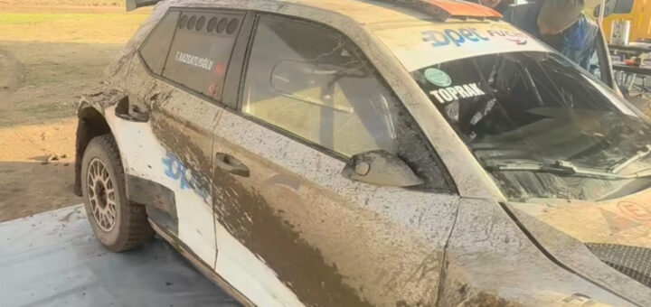 La última de Razgatlioglu: corriendo rallies con un Skoda Fabia R5, puro espectáculo