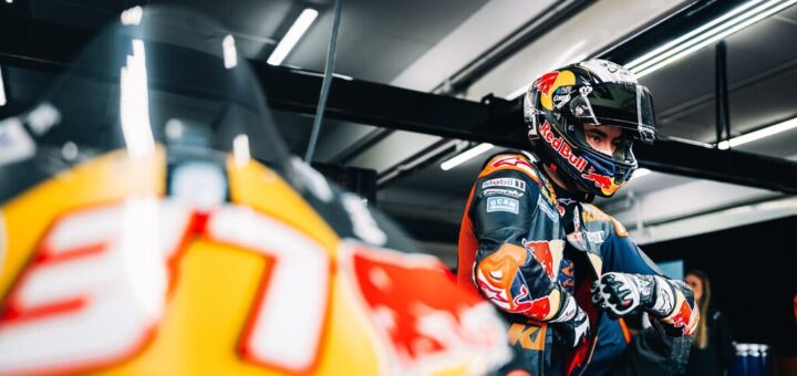 Red Bull está cansada de perder contra Monster. Así que quieren divorciarse de KTM y unirse a Ducati... U Honda