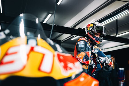 Red Bull está cansada de perder contra Monster. Así que quieren divorciarse de KTM y unirse a Ducati... U Honda