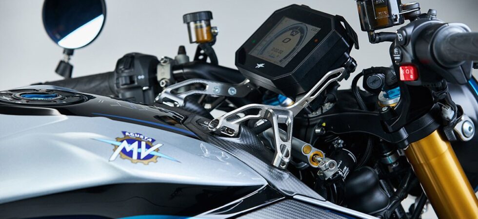 Solo habrá 300 en todo el mundo: la nueva hiper-naked de MV Agusta que abusa del titanio