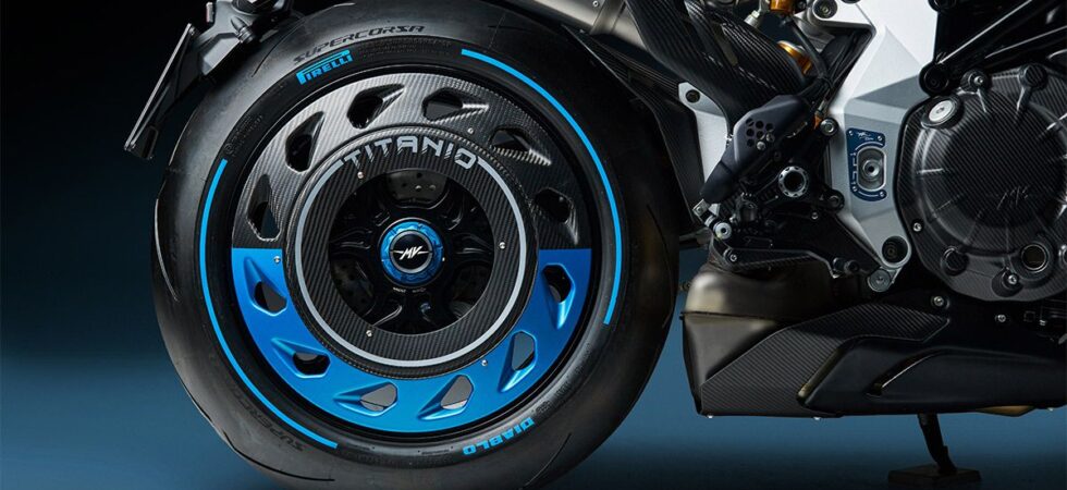 Solo habrá 300 en todo el mundo: la nueva hiper-naked de MV Agusta que abusa del titanio