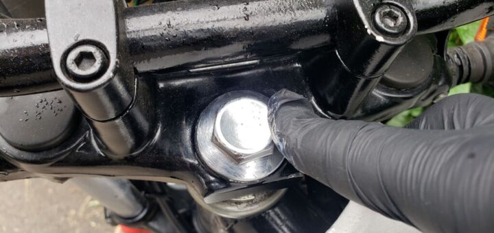 Un mecánico japonés tiene el truco definitivo para prevenir que el óxido destroce tu moto abandonada