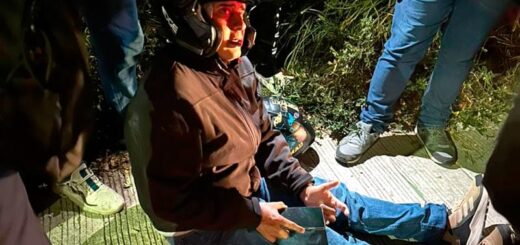 ¡VECINOS CAPTURAN A PAREJA DE ROBA-MOTOS EN PUENTE MORENO! - NOTIVER