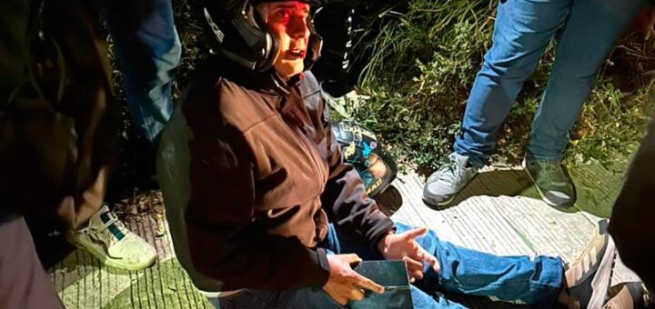 ¡VECINOS CAPTURAN A PAREJA DE ROBA-MOTOS EN PUENTE MORENO! - NOTIVER