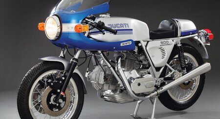 Adrian Newey es tan loco de las motos que predijo la caída de Triumph antes que nadie. En su garaje hay joyas, pero ninguna Honda