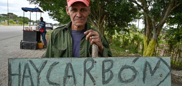 Ante crisis energética en Cuba habitantes recurren al carbón y a motos eléctricas - La Jornada