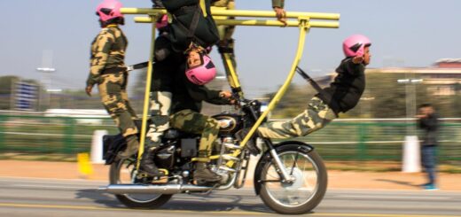 Como en Bollywood: Así desfilan en moto los soldados de la India durante su fiesta nacional - Car and Driver