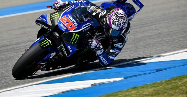 El motivo de la peineta de Fabio Quartararo: Yamaha se ha quedado sin repuestos en MotoGP y tuvo que compartir moto en los test