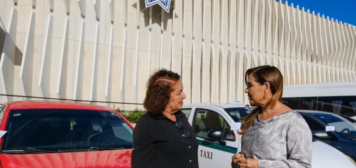 Entrega Mara Lezama 23 vehículos y motos recuperados por robo - Gobierno del Estado de Quintana Roo