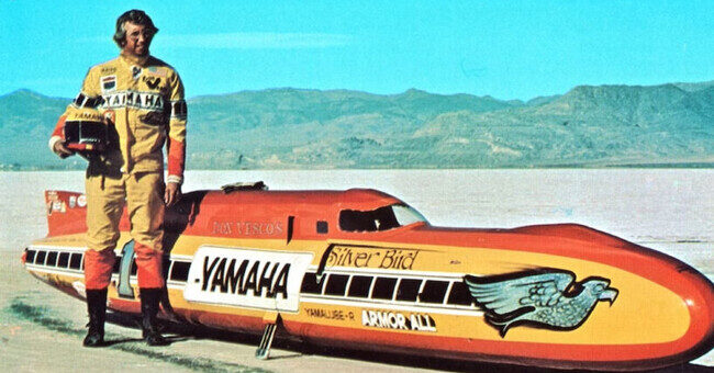 Hace medio siglo un friki le metió dos motores de 1.000 cc de Kawasaki a un submarino con ruedas. Llegó a 536 km/h