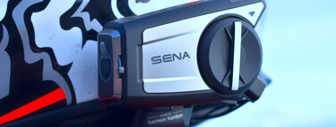 Los 'therians' han llegado a las motos. La nueva moda es simular carreras corriendo a pie con manillares en la mano