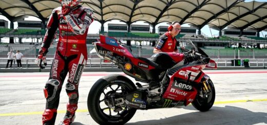 "No soy piloto satélite". Pecco Bagnaia tiene pie y medio fuera de Ducati, y solo le quedan dos opciones en MotoGP