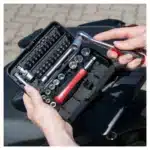 No te quedes tirado: así puedes crear tu kit de herramientas en moto definitivo