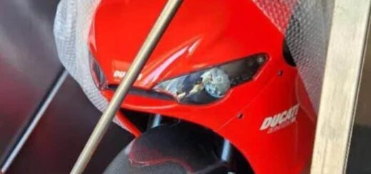 Una Ducati Desmosedici RR en su caja sale a la venta por 230.000 euros