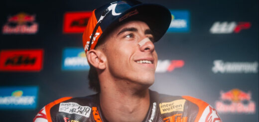 Acosta se sigue quejando con la KTM: "Le saqué el 100% a la KTM, pero nos falta velocidad punta"