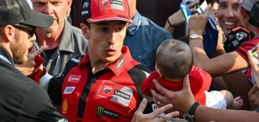 "Ahora Bezzecchi solo puede perder", Marc Márquez no tira la toalla