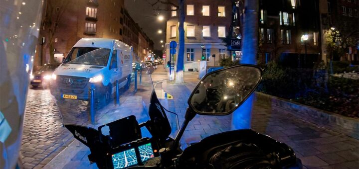 Cuando te persigue un policía en moto casi tan bueno como Valentino Rossi