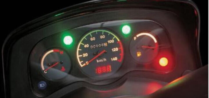 El Multipla de las motos es una CFMoto del año 2000. Los chinos intentaron mezclar moto con scooter, y salió este engendro