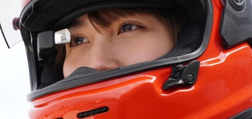 En Japón inventaron algo que promete convertir tu casco de moto en un caza de combate, y ya está a la... - Xataka México