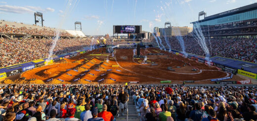 Hunter Lawrence domina en Birmingham y sus dos victorias consecutivas amplían su ventaja en el campeonato de AMA SUPERCROSS