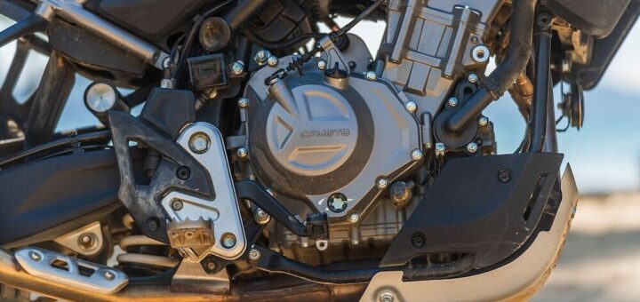 La trail china rollito Dakar que lo ha petado en España no se cansa. Ahora tiene 1.700 euros de chuches, y ni Japón puede competir contra ellos