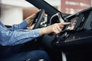 Más streaming, más accidentes: estudio detecta aumento en accidentes viales en días de lanzamientos de álbumes