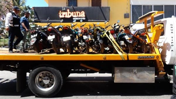 ¡OPERATIVO DE RETIRO DE MOTOS EN CALLEJONES! - NOTIVER