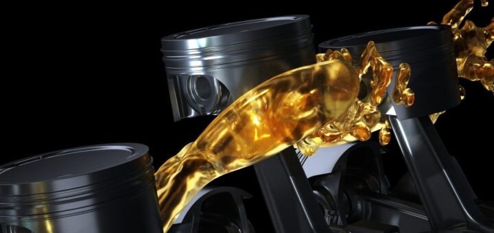 Por qué una moto saca humo azul | Causas y posibles soluciones