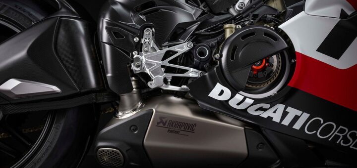 Una MotoGP con matrícula y luces: presentada la increíble Ducati Superleggera V4 Centenario