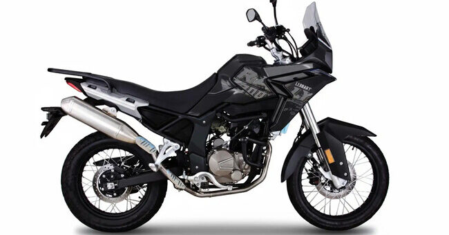 Una trail española rollo dakariano por 3.600 euros. El abaratamiento de las motos está siendo tan bestia que