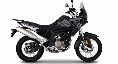 Una trail española rollo dakariano por 3.600 euros. El abaratamiento de las motos está siendo tan bestia que