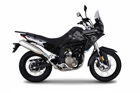 Una trail española rollo dakariano por 3.600 euros. El abaratamiento de las motos está siendo tan bestia que