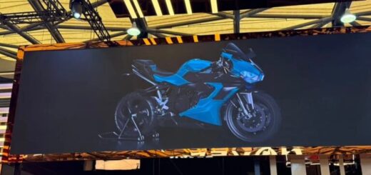 China ya tiene una moto, comandada por IA, que aprende y se adapta a tu modo de pilotar