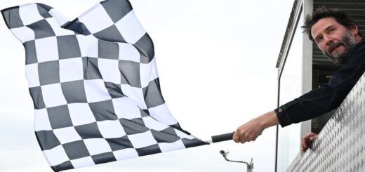 El garaje de motos de Keanu Reeves está lleno de virguerías, pero ninguna como la brutal Ducati 998 que usó en 'Matrix'