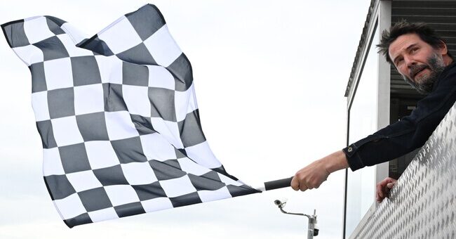 El garaje de motos de Keanu Reeves está lleno de virguerías, pero ninguna como la brutal Ducati 998 que usó en 'Matrix'