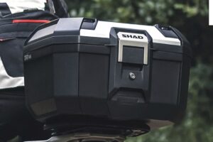 El nuevo SHAD TR46 quiere ser el baúl definitivo para viajar: caben dos cascos y cuesta solo 159 euros