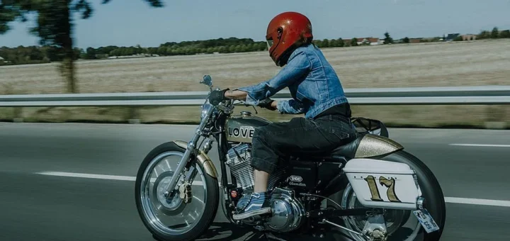 Jueves de Recuerdos—Glamster: El Sportster de Lucky Cat Gotea Estilo Japonés