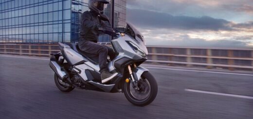 La curiosa táctica de Honda en un país clave: dejar los coches por las motos porque les va mucho mejor con una CBR que con un Accord