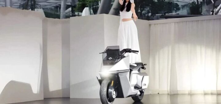 ¿La moto de Bulma es real? China logra lo que Yamaha y Honda no pudieron: una moto autónoma que no se cae jamás
