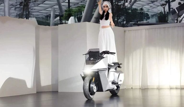 ¿La moto de Bulma es real? China logra lo que Yamaha y Honda no pudieron: una moto autónoma que no se cae jamás