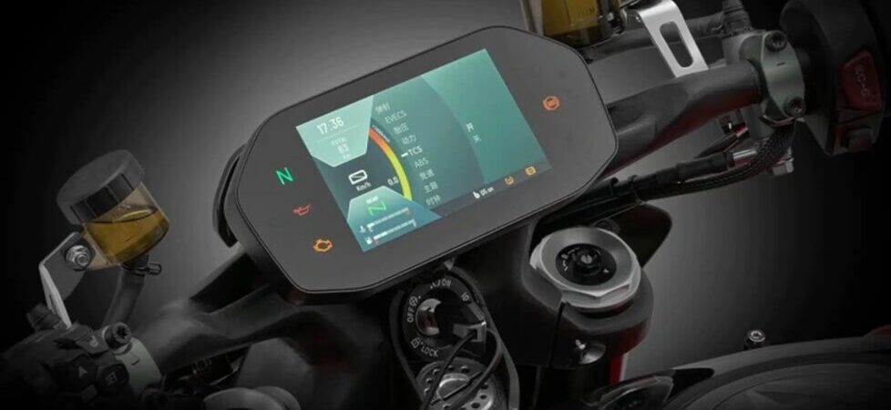 QJMotor prepara una naked de más de 1.000 cc con 144 CV y un precio que puede romper el mercado