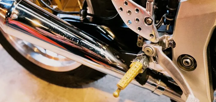 Viajero del Tiempo: Café Racer Yamaha TRX850 Personalizada de Kingston Custom