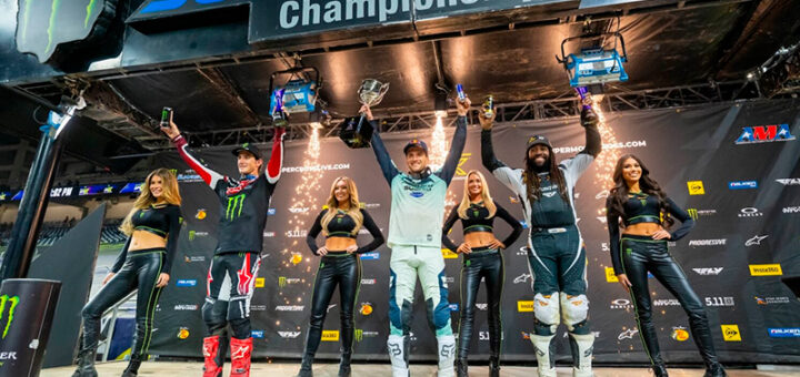 Victoria de Ken Roczen encabezando una noche salvaje en Detroit