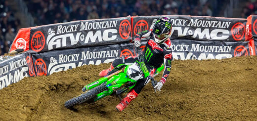 Victoria de Ken Roczen encabezando una noche salvaje en Detroit