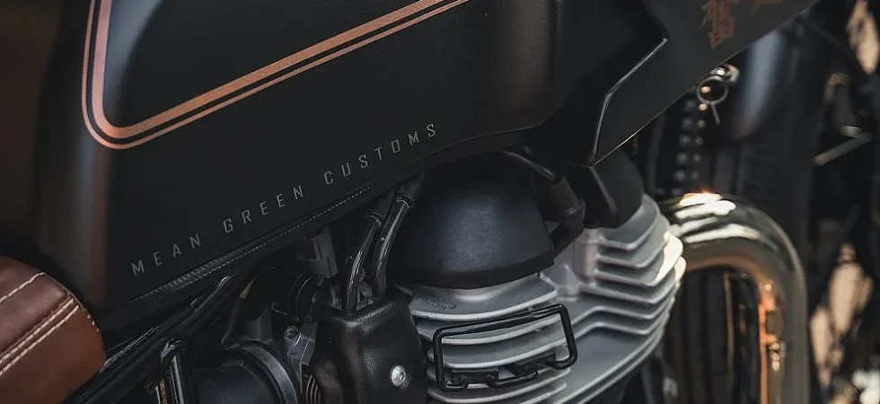 Viento Divino: Una Royal Enfield Continental GT Sigilosa de Mean Green Customs