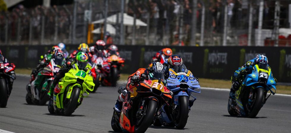 Carmelo Ezpeleta explica por qué obligaron a los pilotos a salir tres veces a pista en Montmeló
