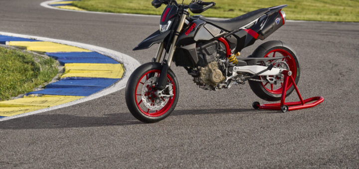Ducati Hypermotard 698 Mono Nera: la motocicleta más extrema de Borgo Panigale se presenta en negro.