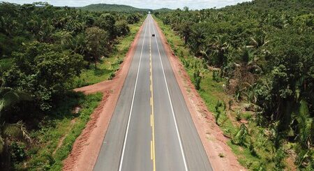 En Brasil se les ha ocurrido el invento del siglo: carreteras hechas de caña de azúcar. Parece una locura, pero lo está petando por fácil y barato